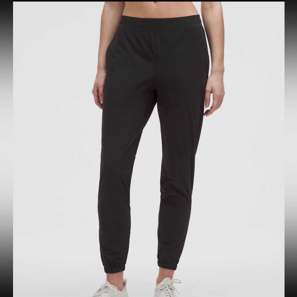 Lululemon Adapted State High Rise Track Joggers 25 inches Short black
